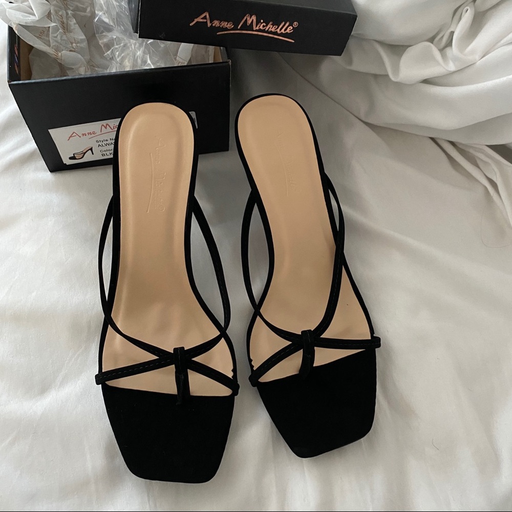 BRAND NEW low strappy heel
